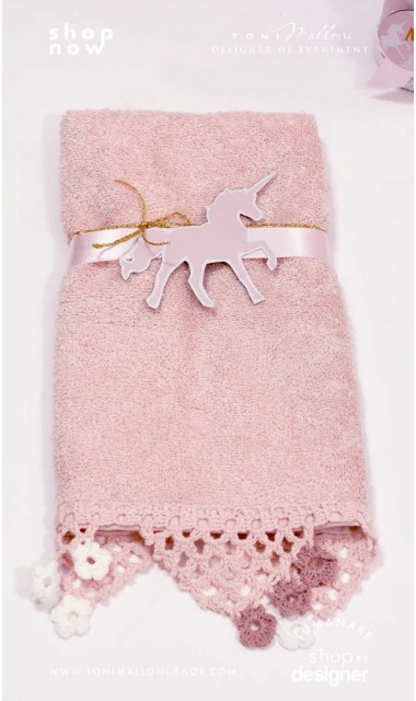 Trusou de botez roz pudra cu broderie personalizata gold si unicorni Unicorn Valley 1